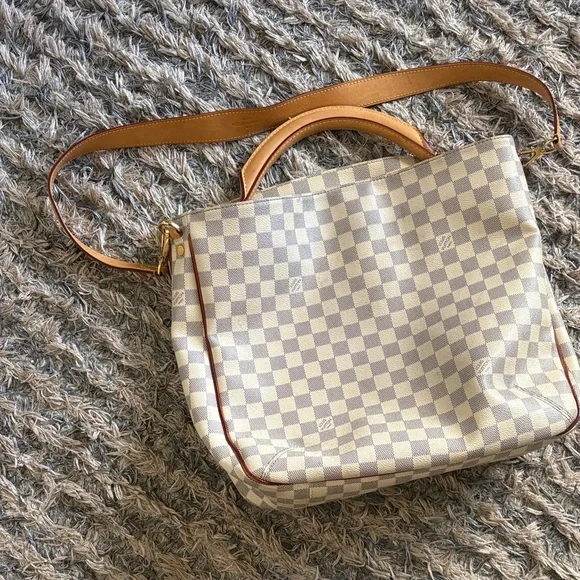 Louis Vuitton Classic Checkered Versatile Bag, Damier Canvas - Picture 2 of 14